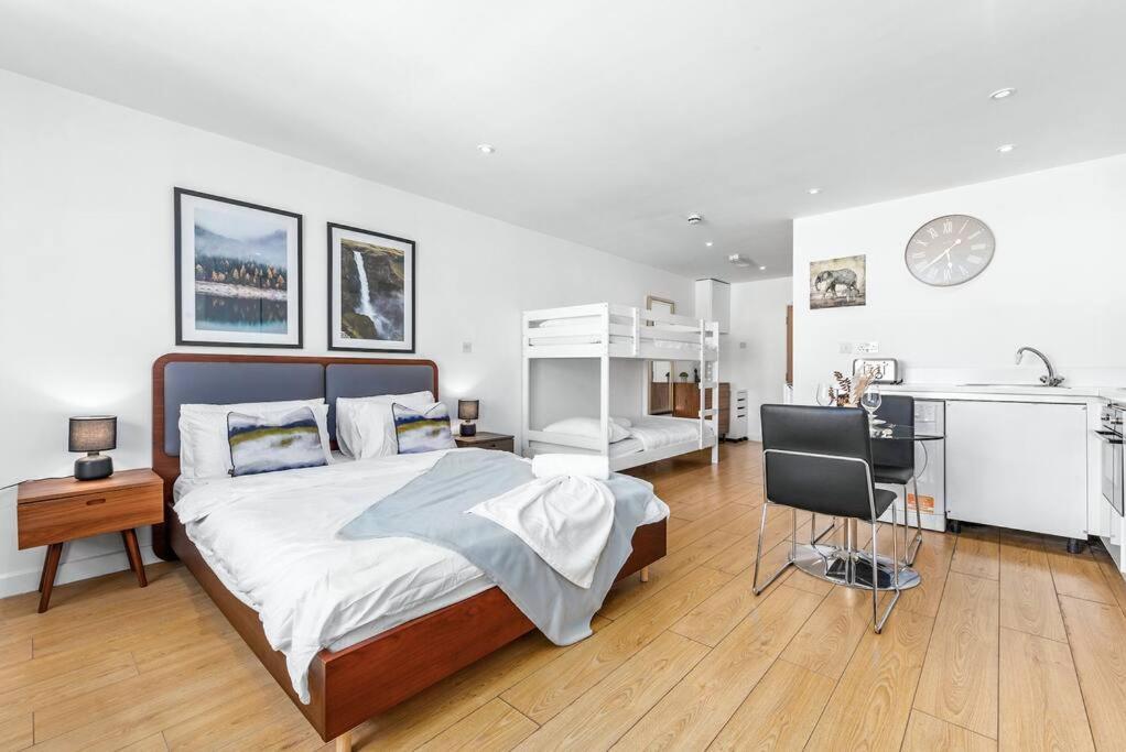 Piccadilly Haven, Flat In Vr12 Apartament *